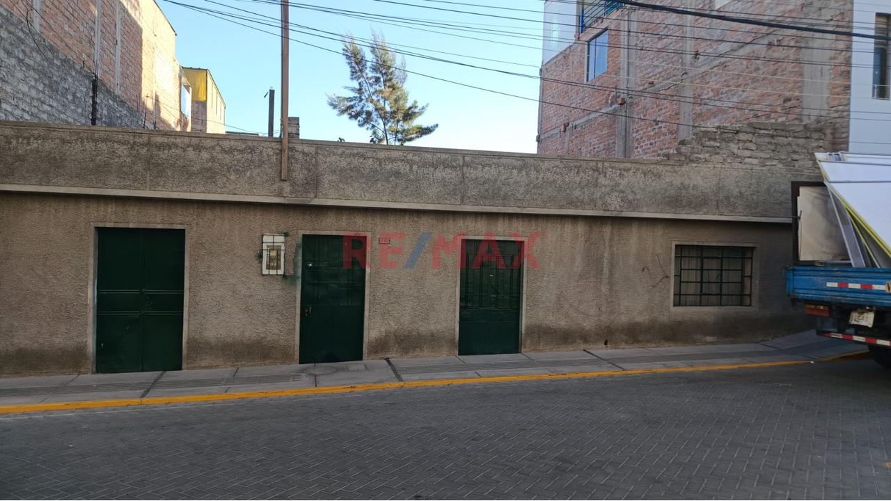 Venta De Casa Como Terreno - 2