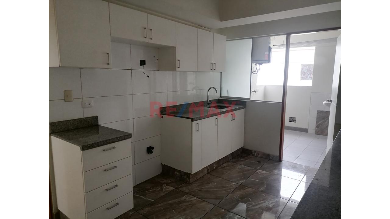 Alquiler De Moderno Flat De 154M2 Con 2 Estacionamientos En Corpac - San Isidro — foto 13