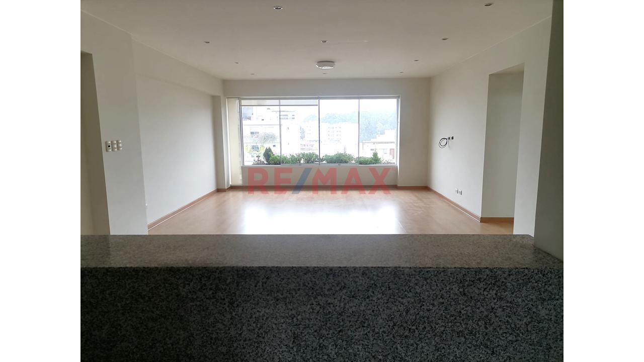 Alquiler De Moderno Flat De 154M2 Con 2 Estacionamientos En Corpac - San Isidro — foto 6