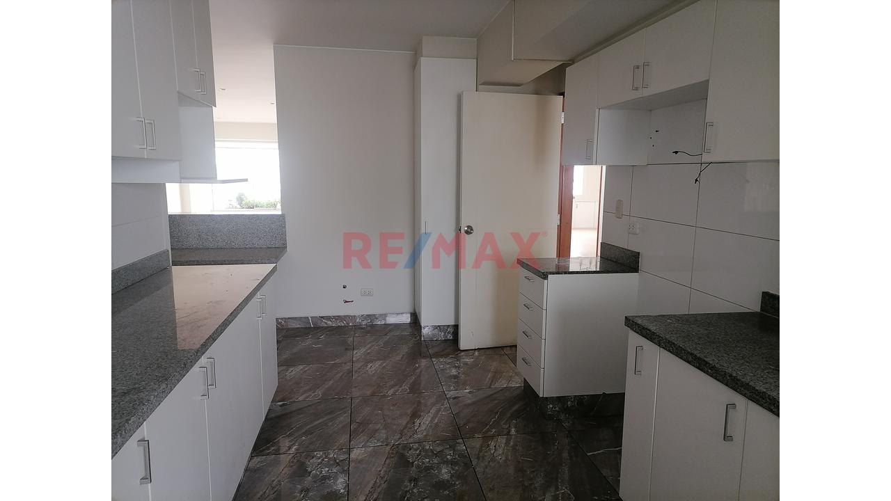 Alquiler De Moderno Flat De 154M2 Con 2 Estacionamientos En Corpac - San Isidro — foto 12