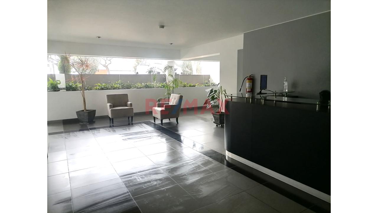Alquiler De Moderno Flat De 154M2 Con 2 Estacionamientos En Corpac - San Isidro — foto 3