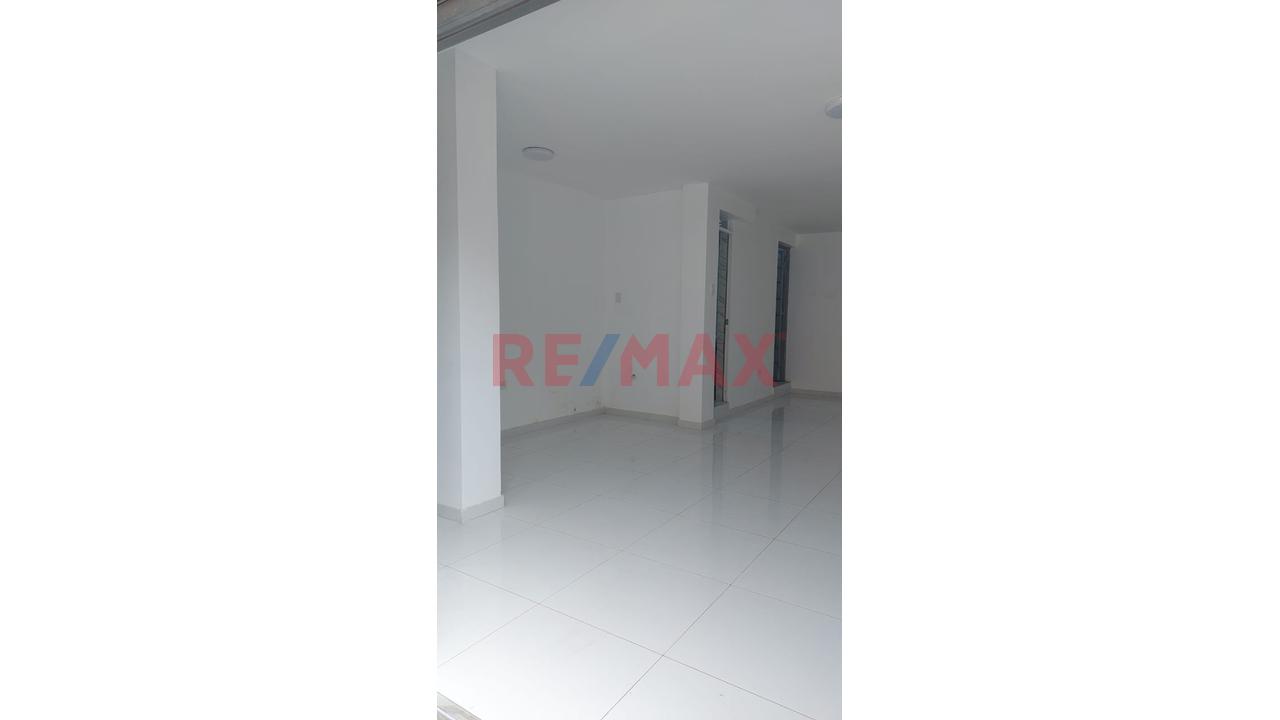 Alquiler Local Comercial Con Almacén – A 1 Cdra. De Av. Pacasmayo – Callao - 2
