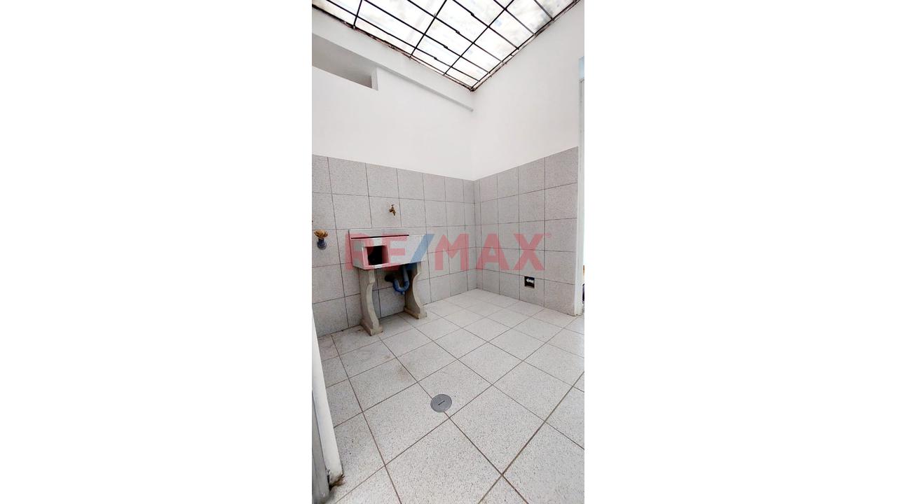 Alquiler Local 50 M2 Con Almacén – A 1 Cdra. De Av. Pacasmayo – Callao - 8
