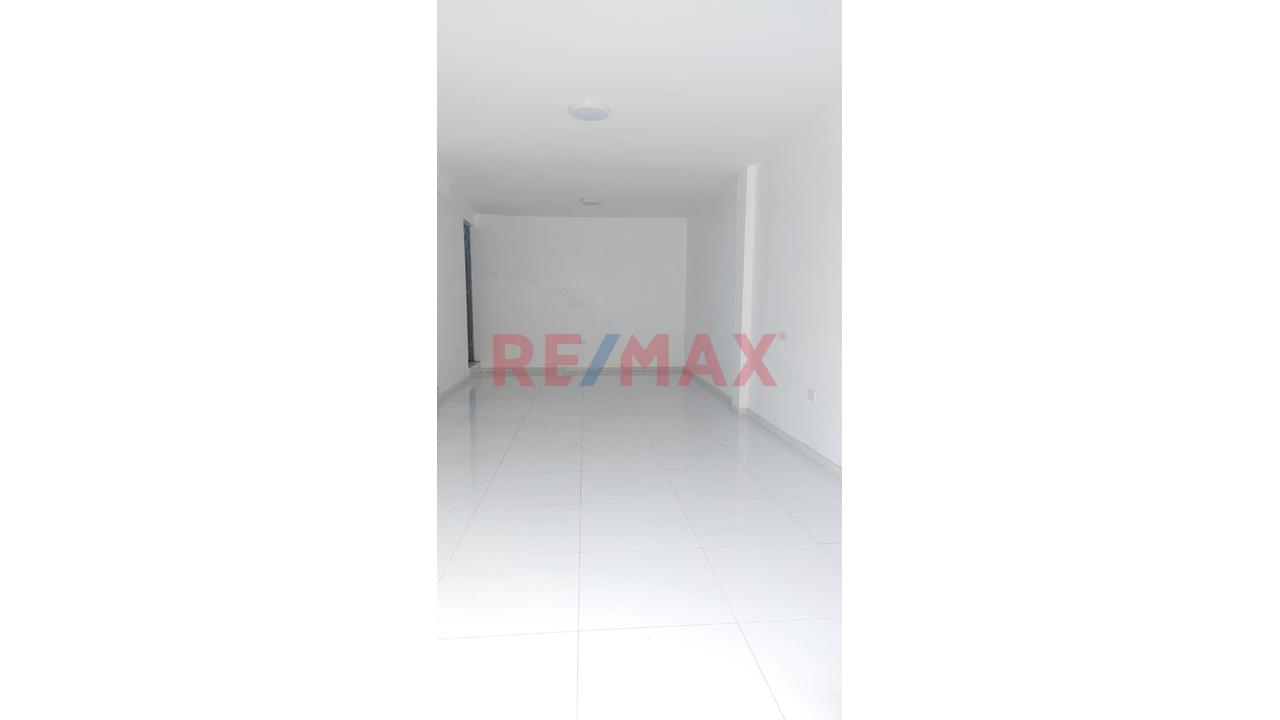 Alquiler Local 50 M2 Con Almacén – A 1 Cdra. De Av. Pacasmayo – Callao - 4