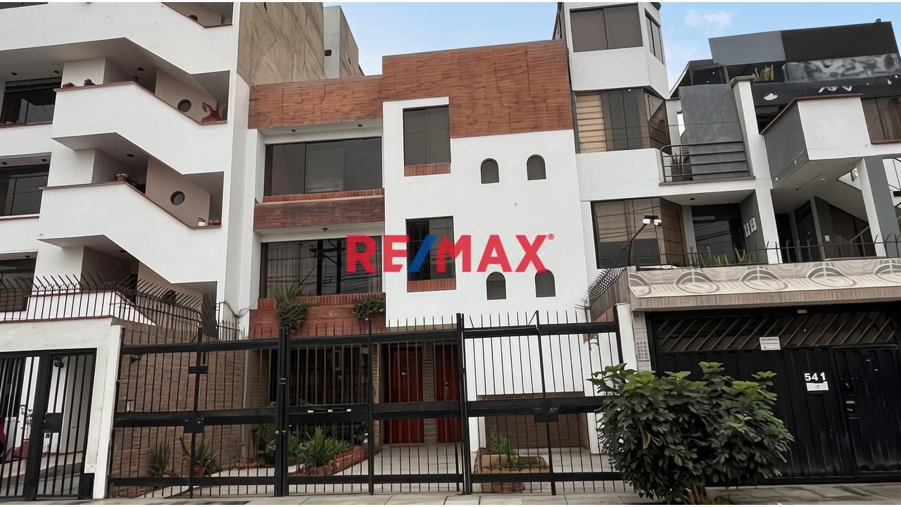 Departamento En Surco Muy Bien Ubicado De 3 Dormitorios Mas Cochera Y Aires