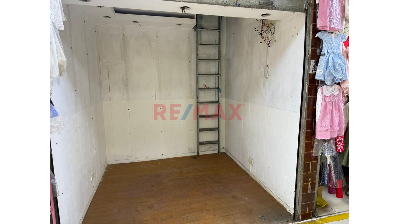 Local En Primer Piso Jesus Maria — foto 3