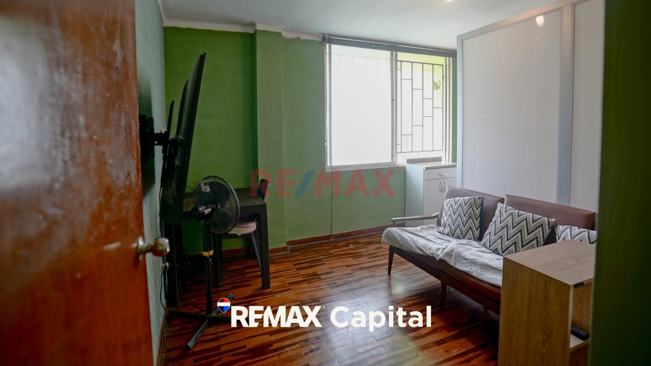 Oportunidad Única En San Borja: Casa De 300 M² Con Amplios Jardines - 17