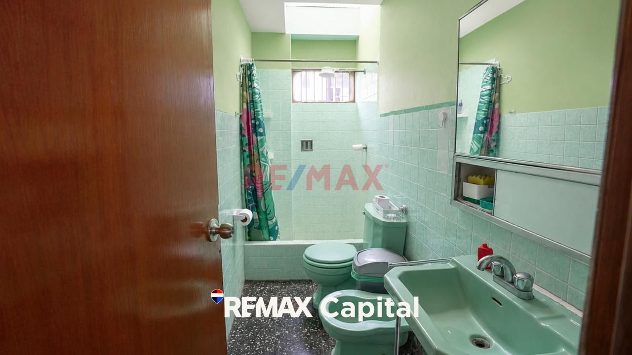Oportunidad Única En San Borja: Casa De 300 M² Con Amplios Jardines - 4