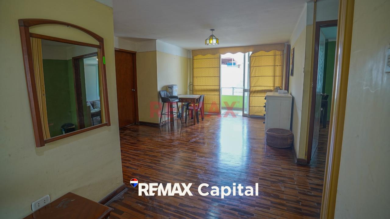 Oportunidad Única En San Borja: Casa De 300 M² Con Amplios Jardines - 15