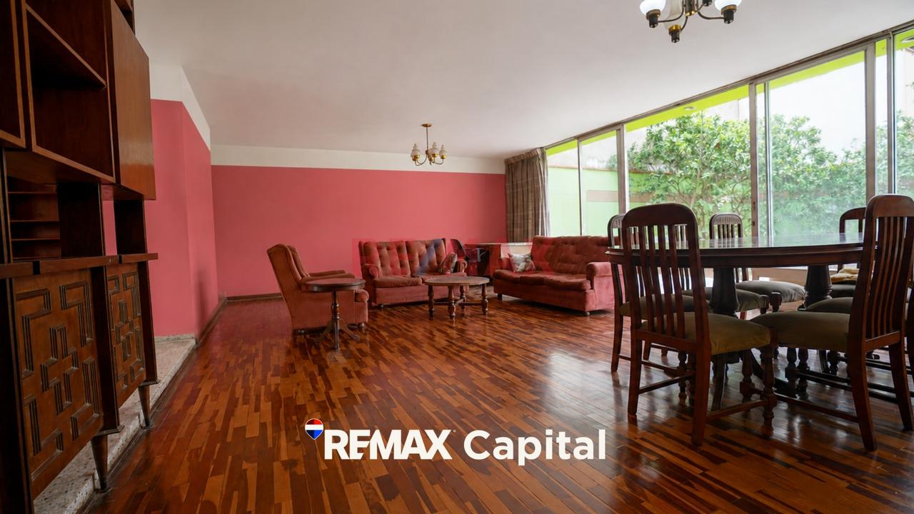 Oportunidad Única En San Borja: Casa De 300 M² Con Amplios Jardines - 2