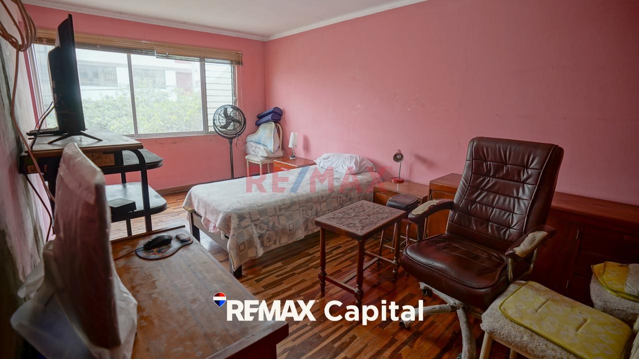 Oportunidad Única En San Borja: Casa De 300 M² Con Amplios Jardines - 20