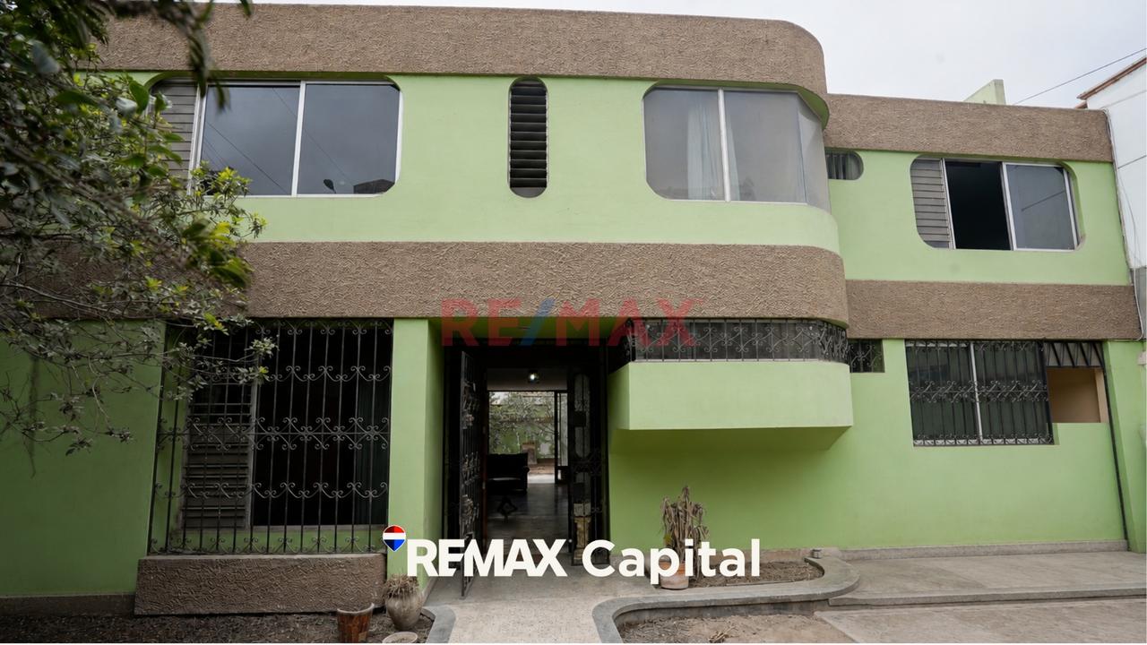 Oportunidad Única En San Borja: Casa De 300 M² Con Amplios Jardines - 1