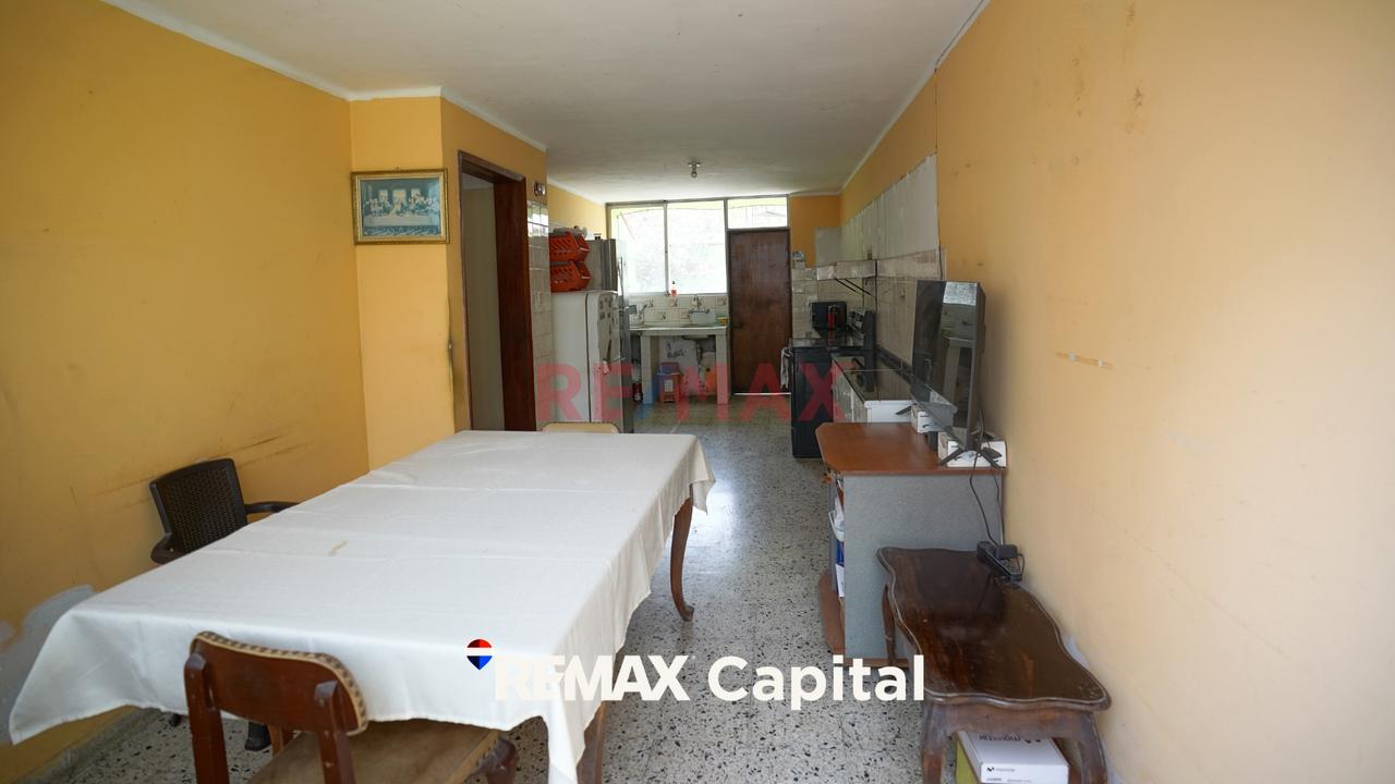 Oportunidad Única En San Borja: Casa De 300 M² Con Amplios Jardines - 11