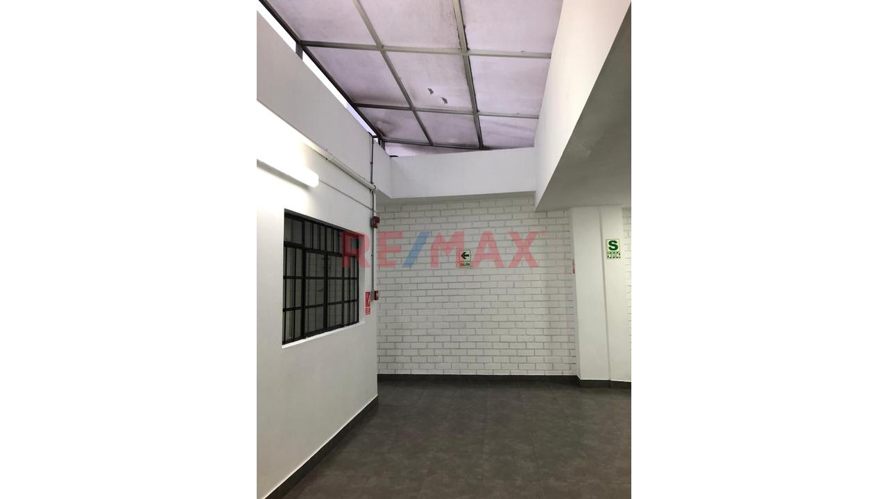 Local Industrial / Comercial En Surquillo - 13