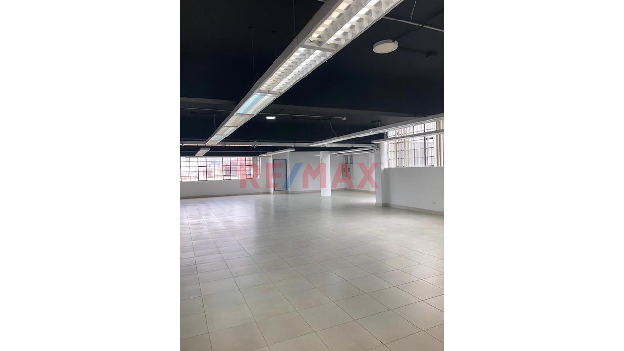 Local Industrial / Comercial En Surquillo - 12