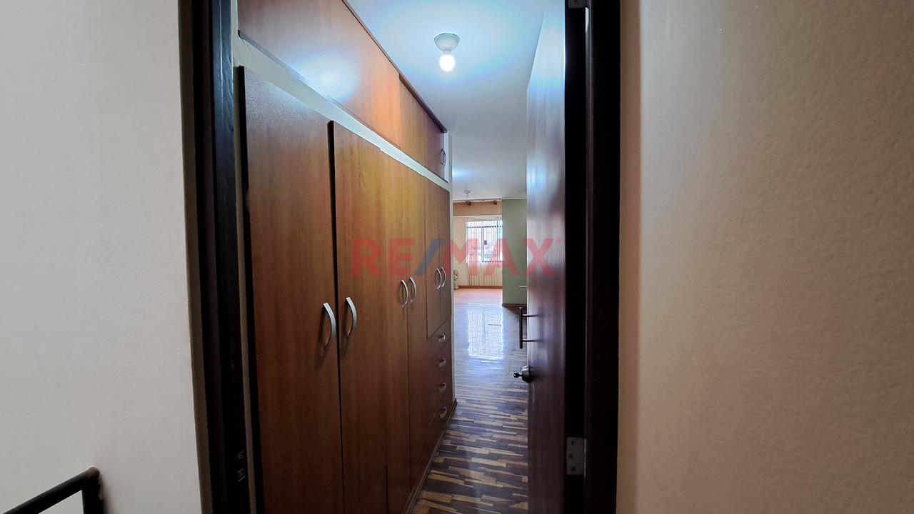 Venta Casa En Los Olivos 217M2 - 12
