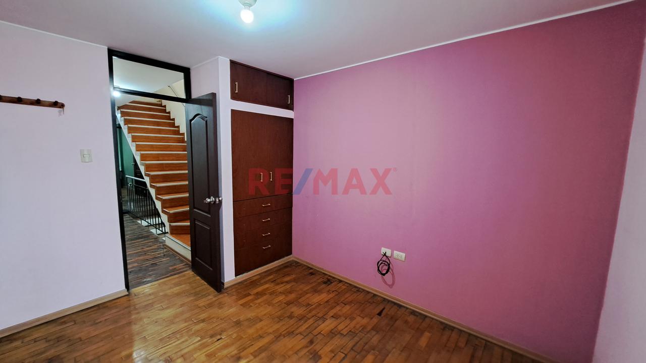 Venta Casa En Los Olivos 217M2 - 19