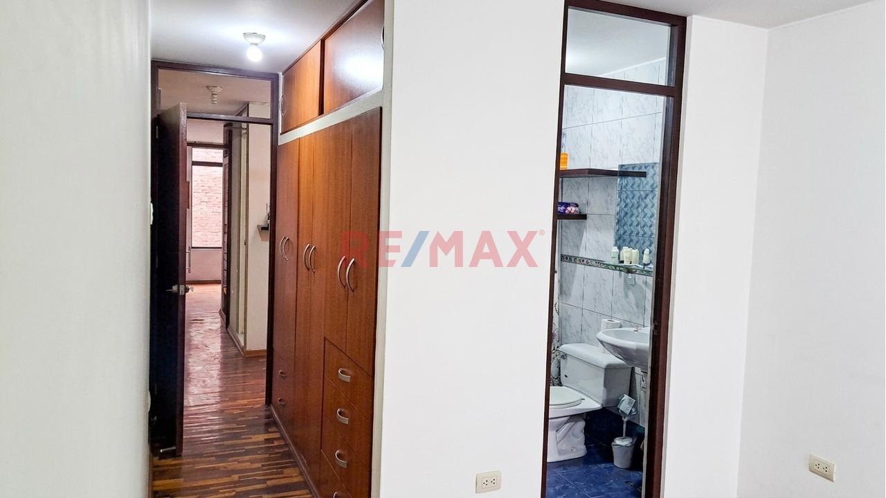 Venta Casa En Los Olivos 217M2 - 11