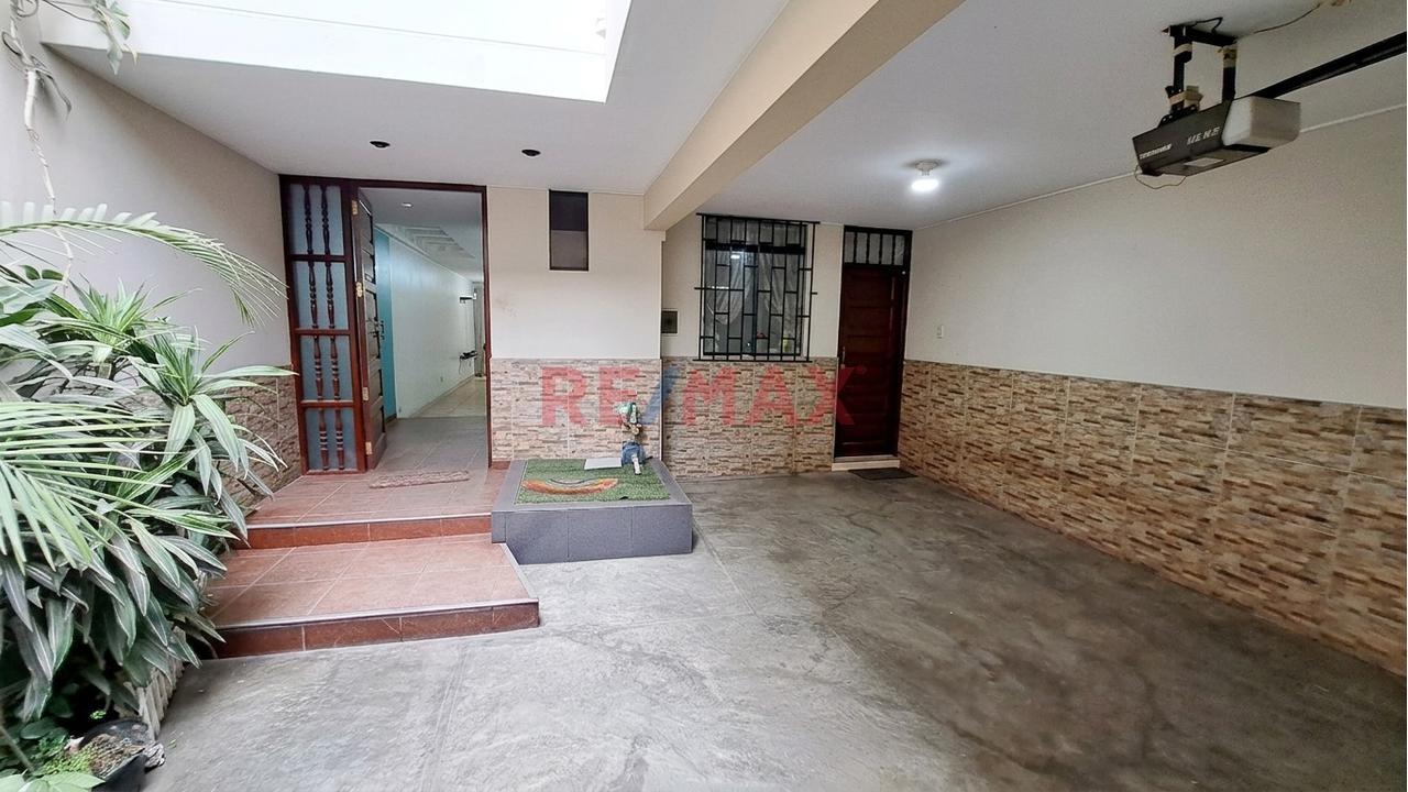 Venta Casa En Los Olivos 217M2 - 2