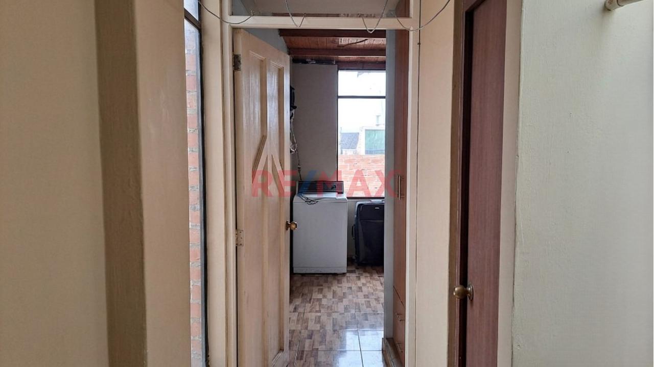 Venta Casa En Los Olivos 217M2 - 18