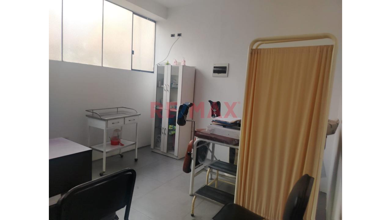 Alquilo Local Comercial  De 3 Pisos En Smp En Avenida Sol De Naranjal — foto 2