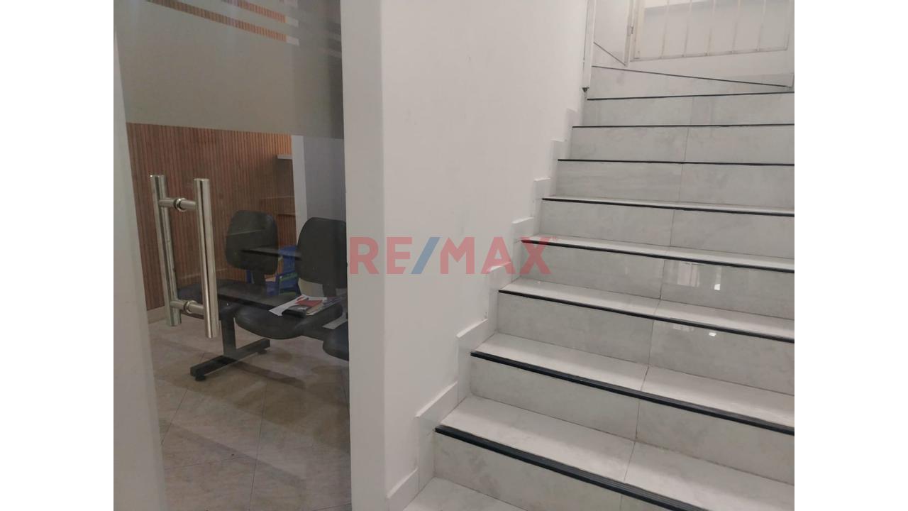 Alquilo Local Comercial  De 3 Pisos En Smp En Avenida Sol De Naranjal — foto 4