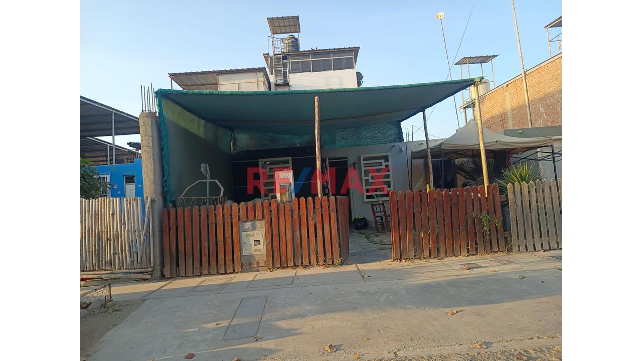 Venta De Casa En Urb La Planicie Ii Etapa I Mz A2 Lote 56 Frente Al Parque - 1