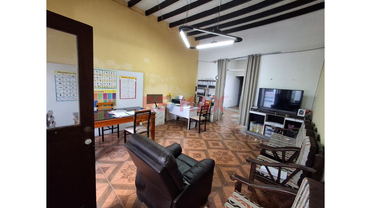 Venta De Casa En Cercado De Lima, Cerca A Mesa Redonda - 3