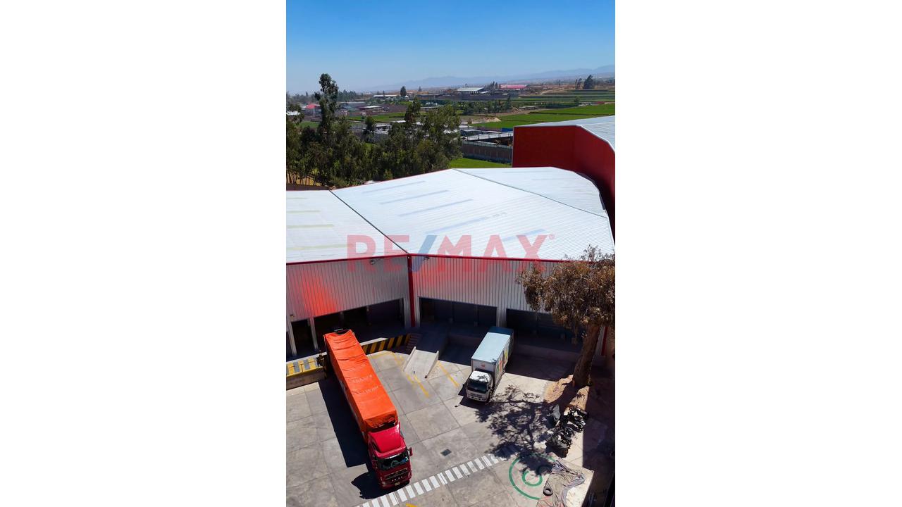 🏭 Nave Industrial En Alquiler – Ubicación Estratégica Cerro Colorado - 1