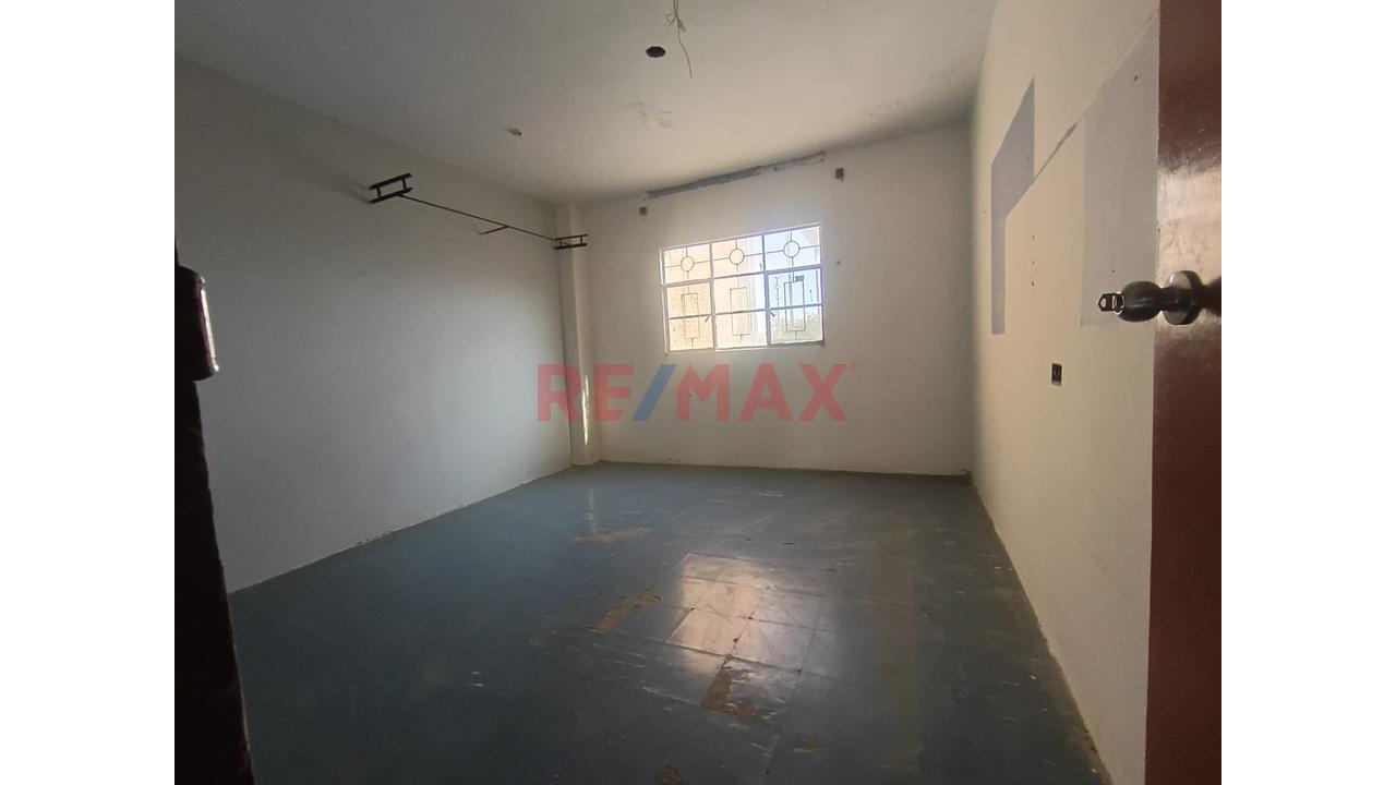 Venta De Casa De Dos Pisos En Urb. Bancarios Muy Cerca Al Real Plaza — foto 8