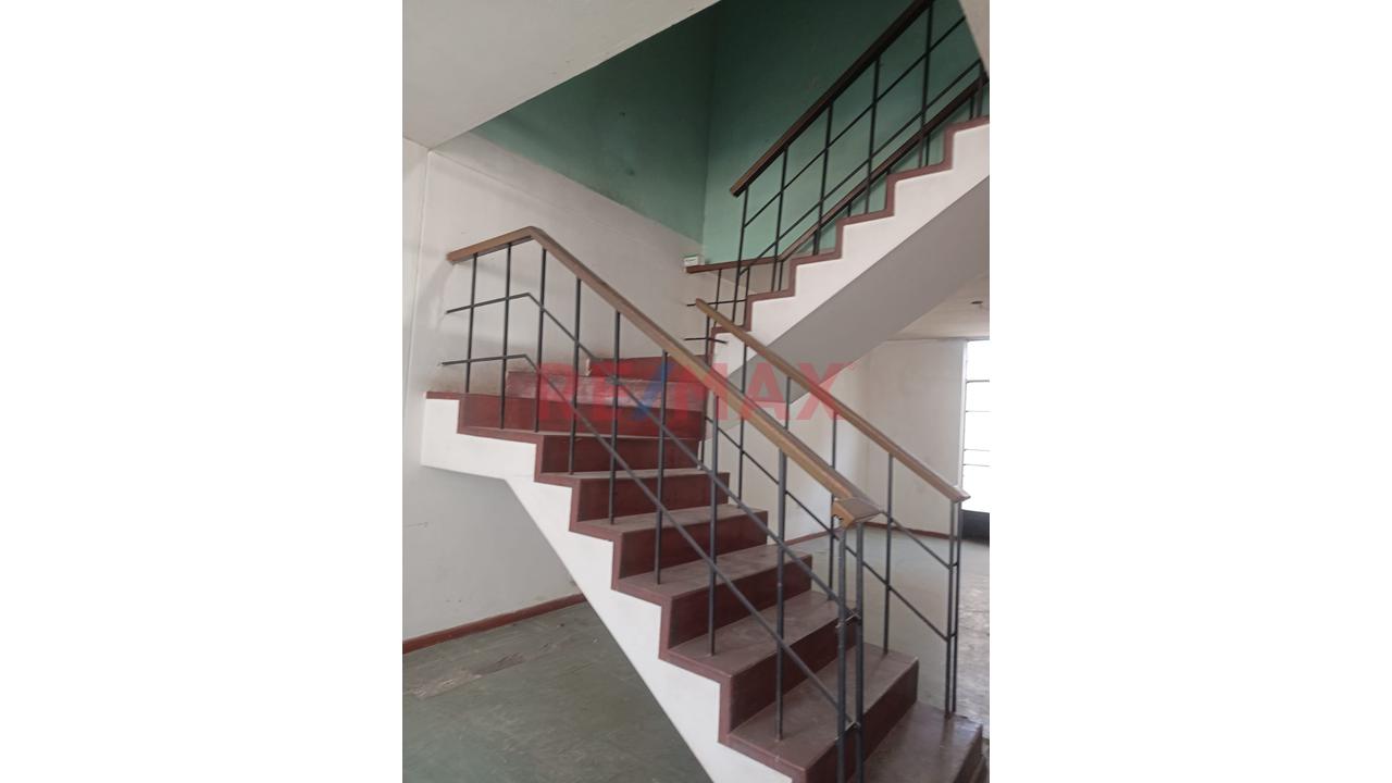 Venta De Casa De Dos Pisos En Urb. Bancarios Muy Cerca Al Real Plaza — foto 15