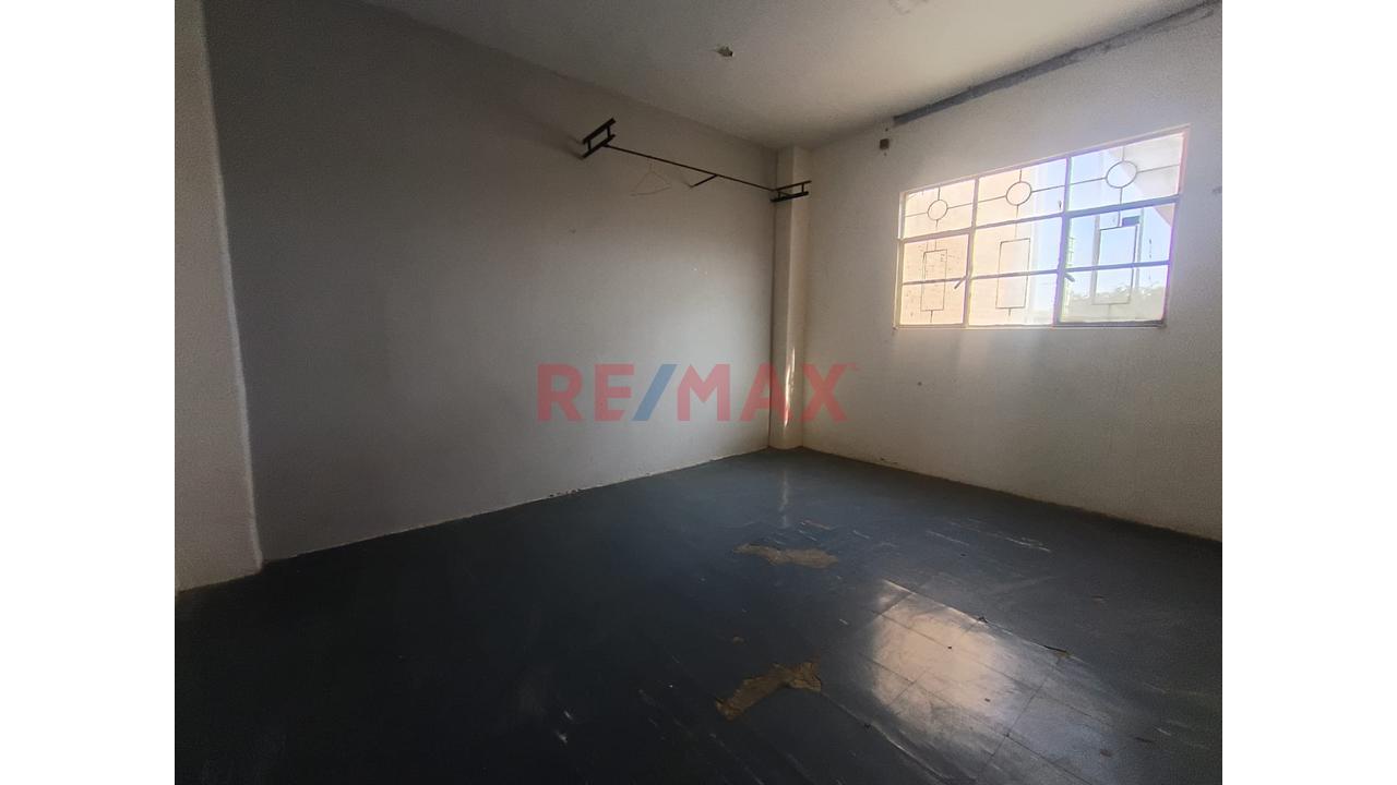 Venta De Casa De Dos Pisos En Urb. Bancarios Muy Cerca Al Real Plaza — foto 7