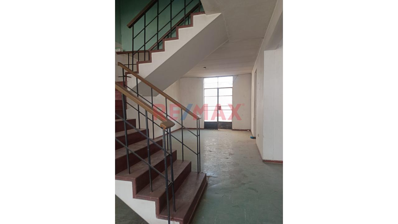 Venta De Casa De Dos Pisos En Urb. Bancarios Muy Cerca Al Real Plaza — foto 5
