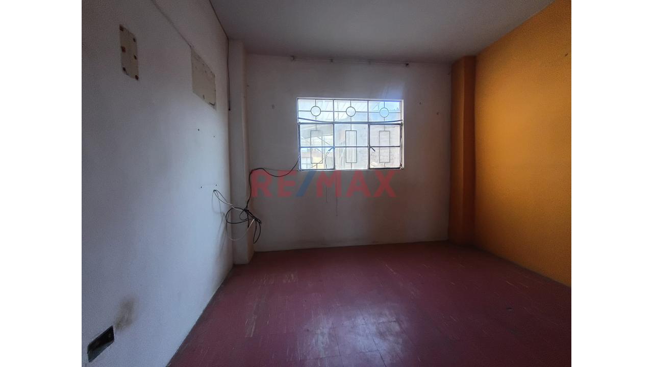 Venta De Casa De Dos Pisos En Urb. Bancarios Muy Cerca Al Real Plaza — foto 10
