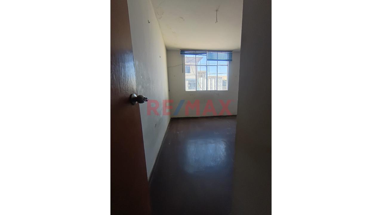 Venta De Casa De Dos Pisos En Urb. Bancarios Muy Cerca Al Real Plaza — foto 6
