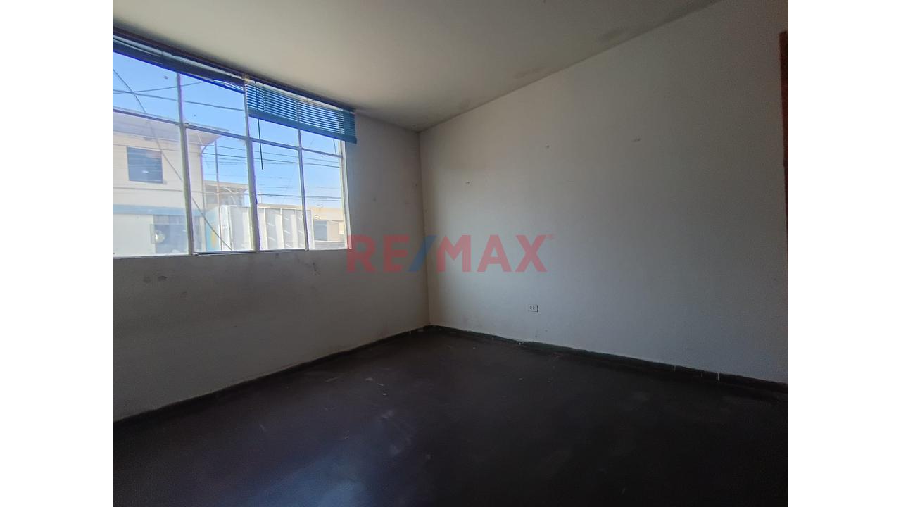Venta De Casa De Dos Pisos En Urb. Bancarios Muy Cerca Al Real Plaza — foto 9