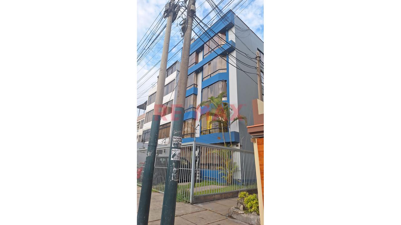 Se Alquila Un Monoambiente  Amoblado Con Cochera En Surco