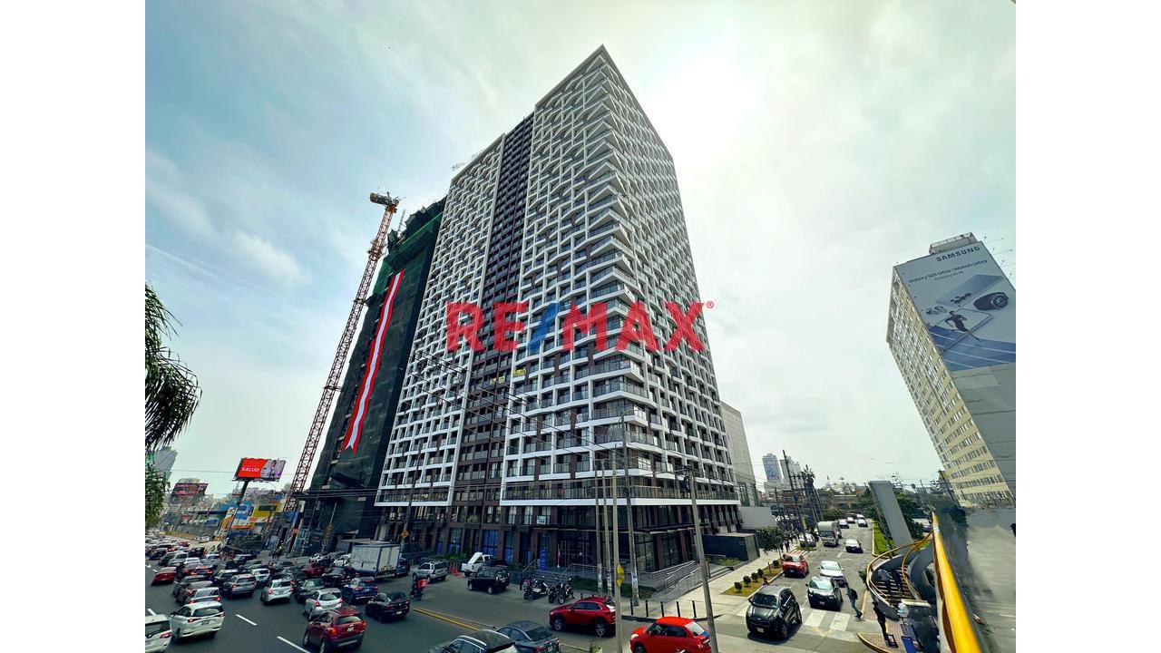 🏢 Exclusivo Departamento En Alquiler Frente A Clínica Ricardo Palma, Con Vista Externa Y Ubicación Estratégica 📍✨