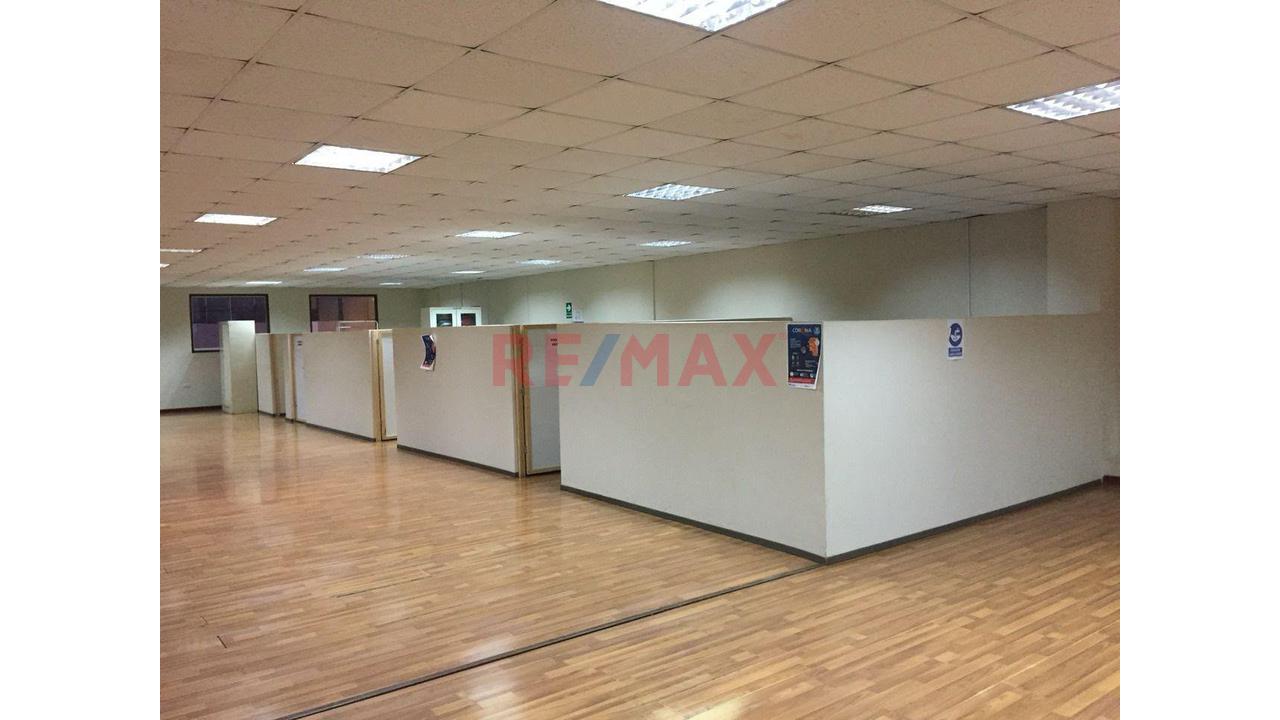 Alquilo Oficina En Segundo Piso: Área Techada 500 M2 En Av. Luis Gonzales 239 - Chiclayo - 3