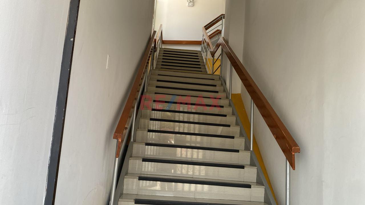 Alquilo Oficina En Segundo Piso: Área Techada 500 M2 En Av. Luis Gonzales 239 - Chiclayo - 2