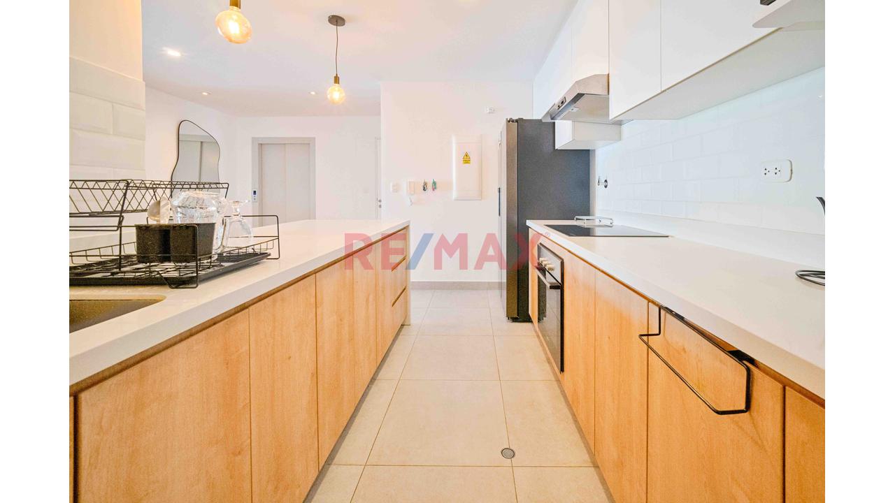 Hermoso Departamento Mas Cochera En Av. General Cordova - Miraflores — foto 7