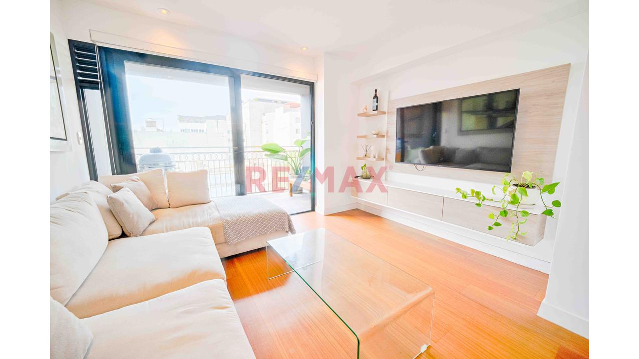 Hermoso Departamento Mas Cochera En Av. General Cordova - Miraflores — foto 2