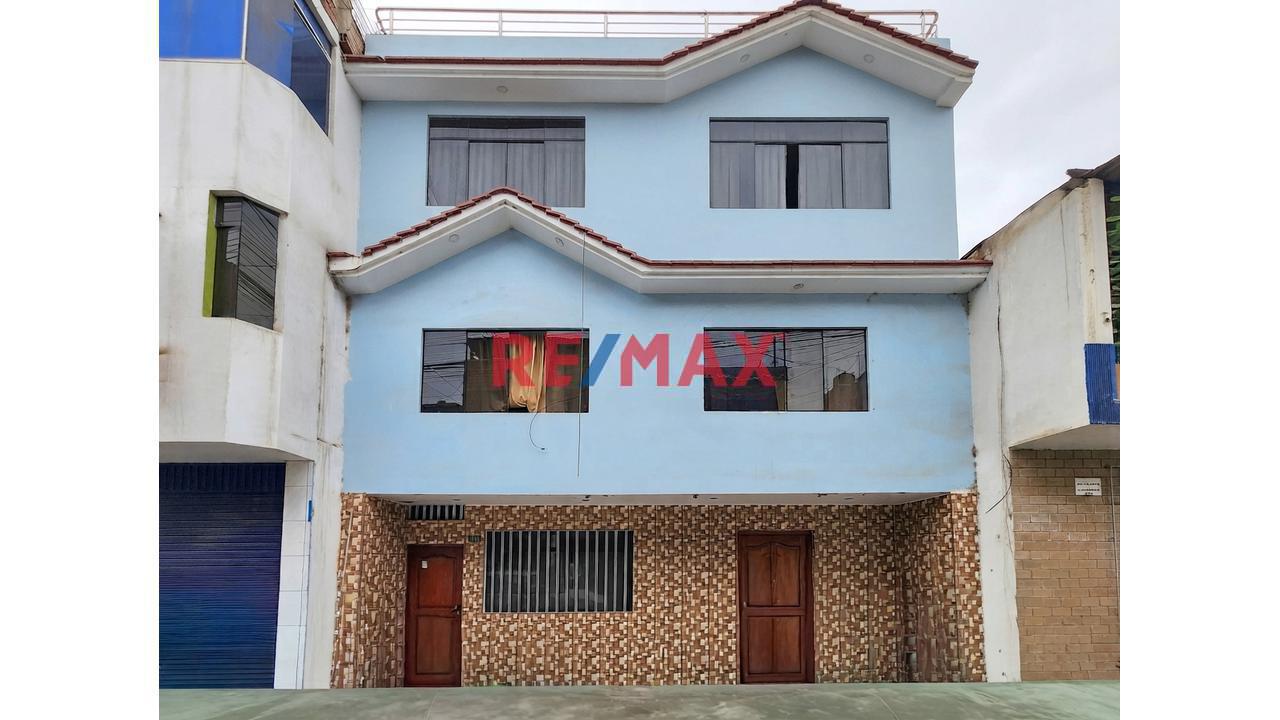 Casa De 3 Pisos + Azotea | 467 M² Construidos | La Marqueza