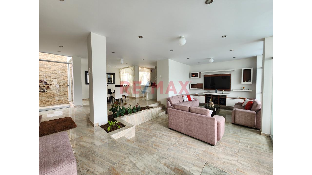 Hermosa Y Moderna Casa Con Piscina En Huanchaco Tradicional - 3