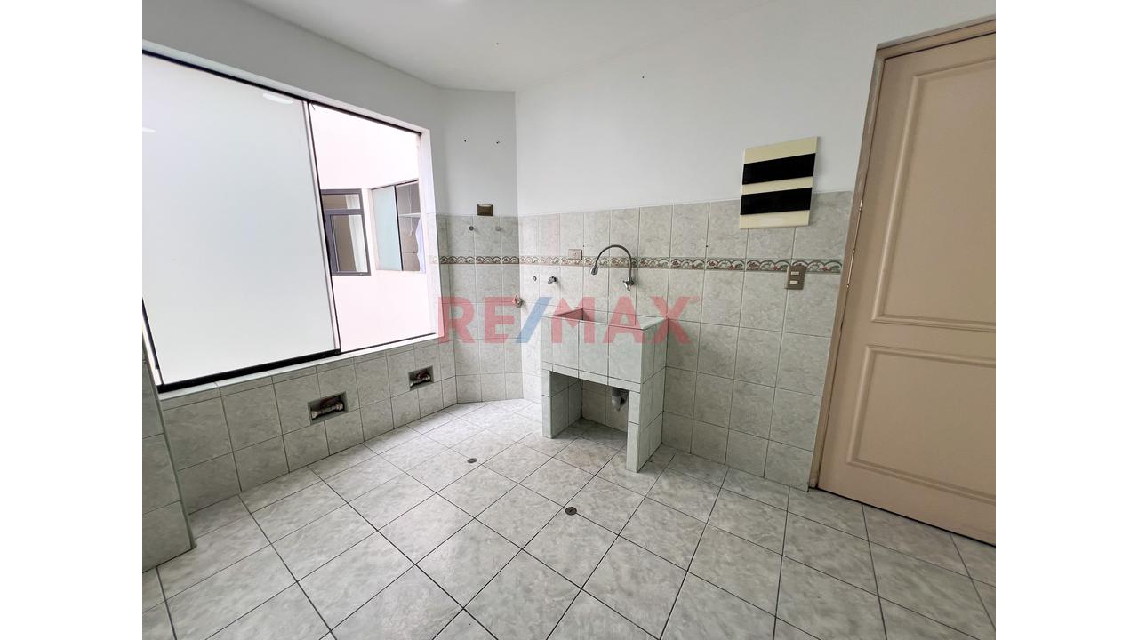 🟦 Jesús María: 90 M² De Espacio, 3 Habitaciones, Piso 3 Con Ascensor Y Cochera — foto 8