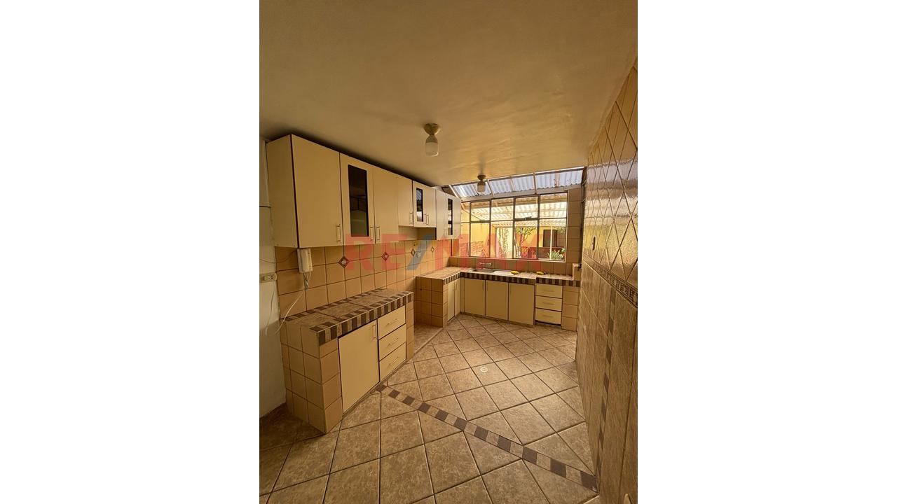 Amplia Casa En Alquiler Para Empresas – Urb. Coviduc, San Sebastián - 12