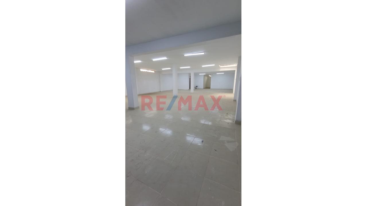 Local Comercial En Zona Altamente Comercial, En Avenida Principal!! - 4