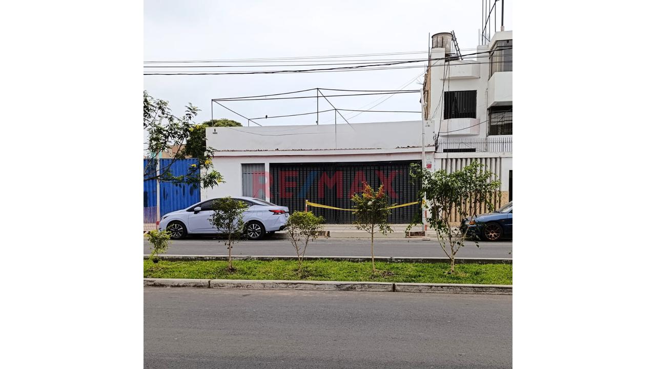 Local Comercial En Zona Altamente Comercial, En Avenida Principal!! - 1