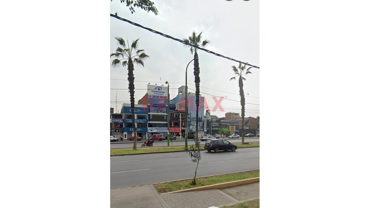 Venta De Local Comercial De 3 Pisos Mas Sotano , En Av Carlos Izaguirre
