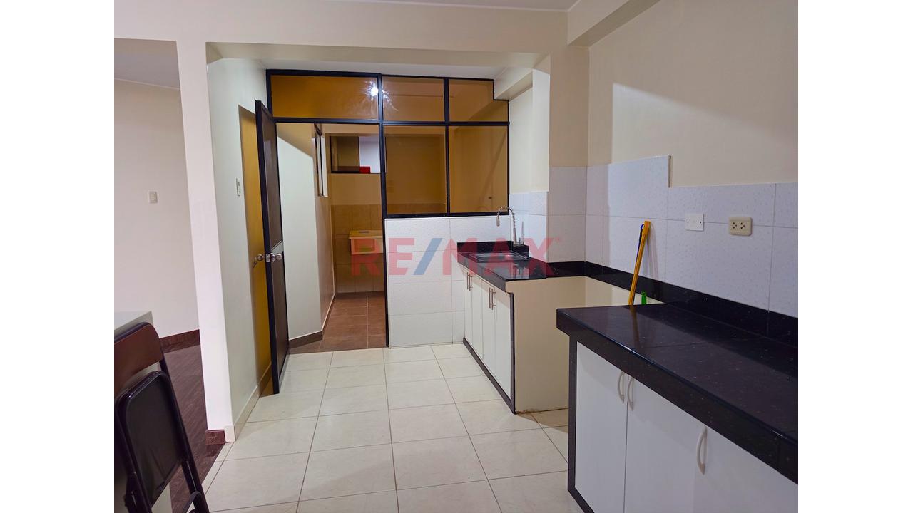 Vendo Departamento  En 2Do Piso Urb. Santa Isolina Iii Etapa Comas — foto 7